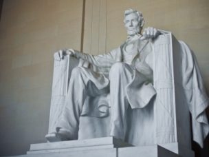 the statue of Abraham Lincoln